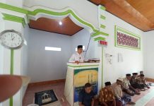 Halal Bihalal Hari Kedua di Desa Polassi, Wabup Saiful Arif Kembali Berbagi Informasi