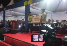 Serahkan Bantuan Senilai 11 Milyar, Gubernur Sulsel Dorong Perampungan Masjid Agung Selayar