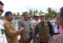 Tiba di Pulau Latondu, Wabup Serahkan Bantuan Bedah Rumah
