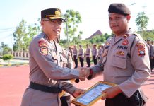 Peringatan Hari Kebangkitan Nasional, Kapolres Bintan Berikan Penghargaan Kepada Personil Berprestasi