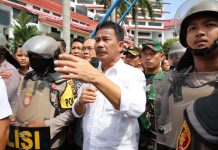 Kepala BP Batam Muhammad Rudi Temui Massa Aksi