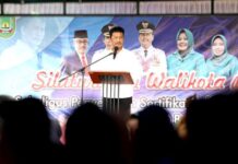 Kepala BP Batam Serahkan 1.960 Sertifikat Kampung Tua Tanjungsengkuang