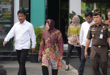 Muhammad Rudi Dampingi Menteri Sosial RI Serahkan Dokumen Kependudukan bagi Anak Naungan LKSA se-Kota Batam