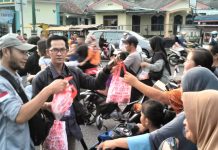 Semangat Berbagi Ramadan, PJS Bangka Selatan Sebarkan 500 Takjil ke Masyarakat