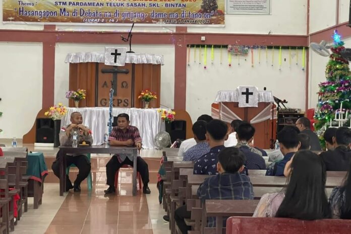 Polisi Giat Minggu Kasih di Gereja