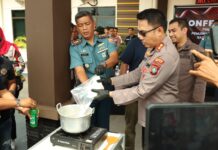 Polres Bintan dan Lanal Bintan Musnahkan Sabu