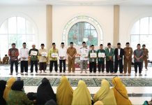Wali Kota Batam Amsakar Cairkan Insentif Tokoh Agama Periode III Tahun 2025