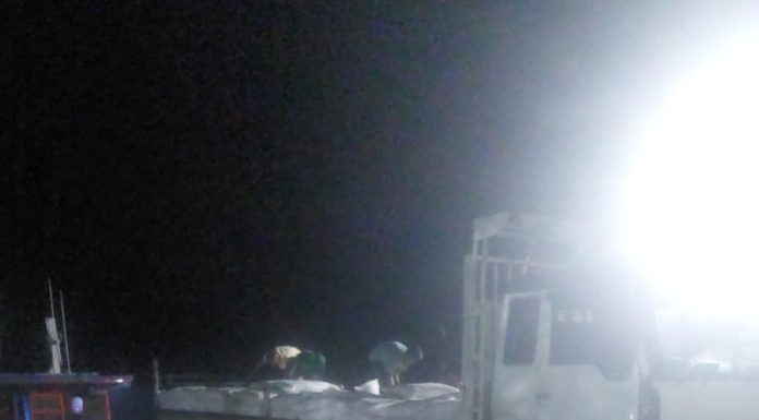 Tanpa Pengawasan Bea Cukai: Aktivitas Pengiriman Barang Diduga Penyelundupan Berlangsung Malam Hari di Pelabuhan Sembulang
